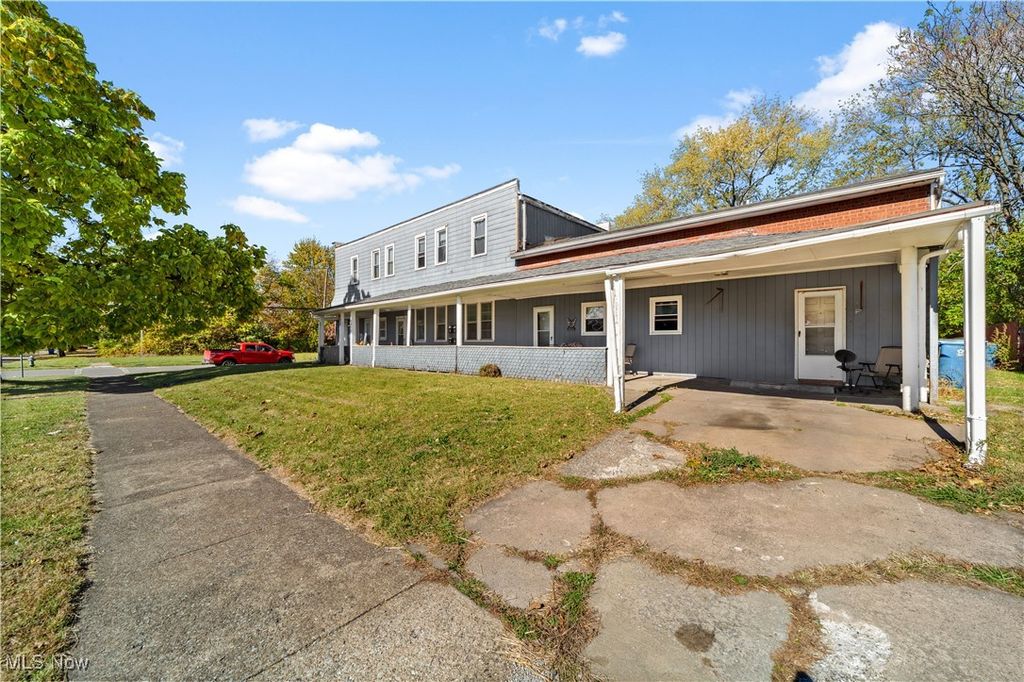 Photo of 2851 Oakwood Avenue, Lorain, OH 44055 (MLS # 5167228)