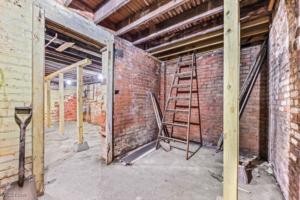 Curtiss Ambler & Pixleys - Commercial Sale