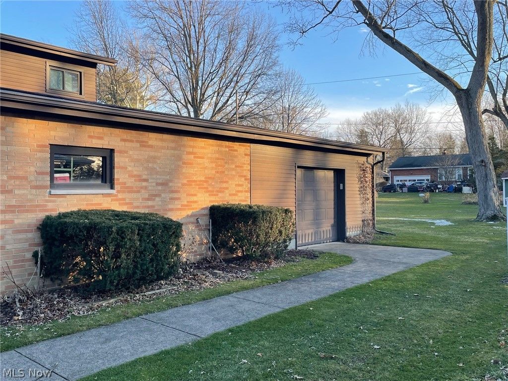 Photo of 37518 Arlington Drive, Willoughby, OH 44094 (MLS # 5188028)