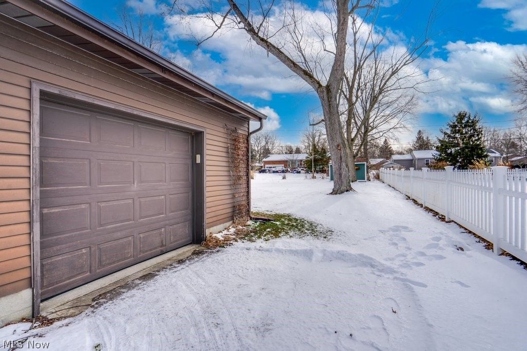Photo of 37518 Arlington Drive, Willoughby, OH 44094 (MLS # 5188028)