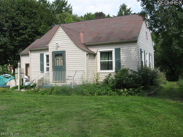 1 1/2 Story Bungalow - attached 1 car garage, 3 Bdrms, 1 Bath. Home needs lots of TLC. Hardwood floors under most carpets. Newer vinyl siding. Fireplace in basement. City water at street. NEEDS NEW SEPTIC SYSTEM!