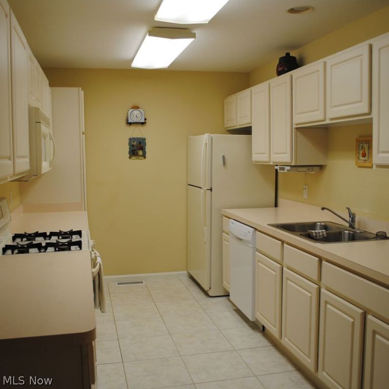 Cottages/Savannah Condos Ph 10 - Residential