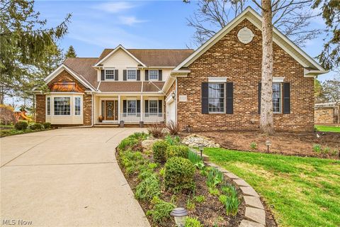 Homes For Sale - 8028 Eleanor Court<br/> Lake County, Mentor, OH 44060