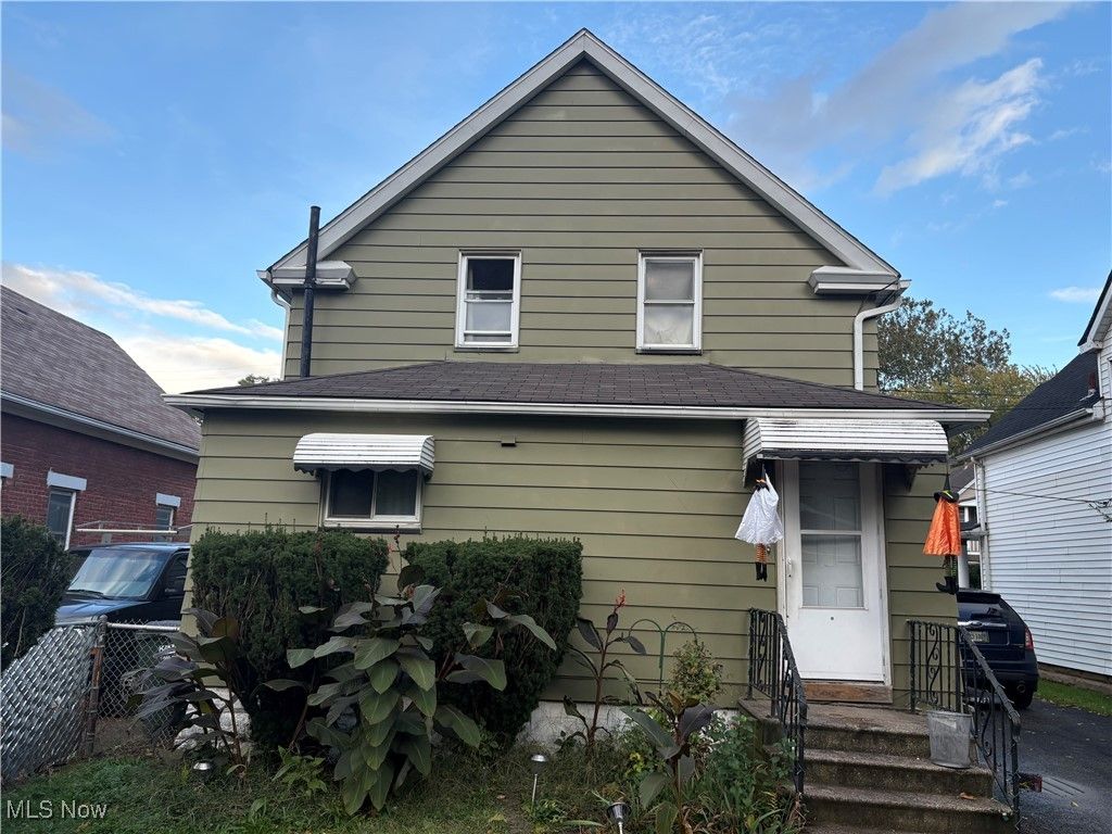 Photo of 3990 E 54th Street, Newburgh Heights, OH 44105 (MLS # 5177099)