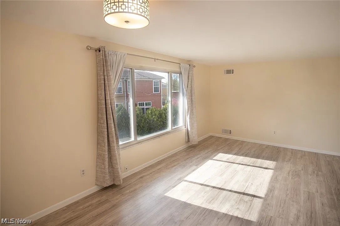 Golden Oaks Condo - Residential