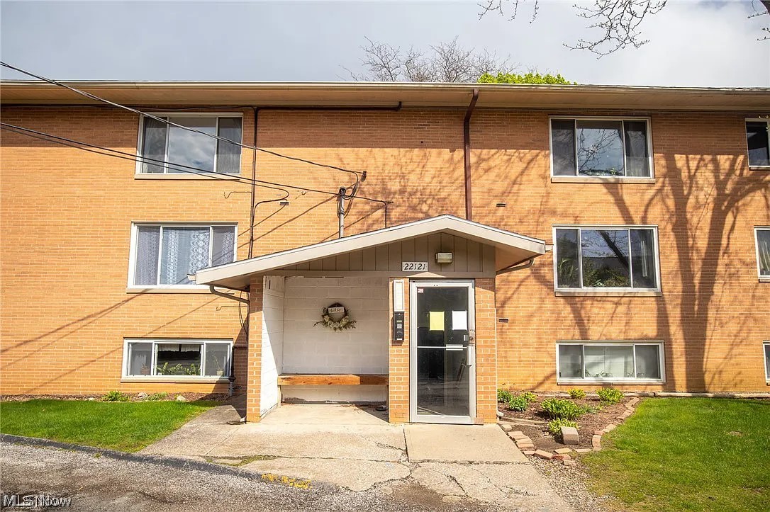 Golden Oaks Condo - Residential