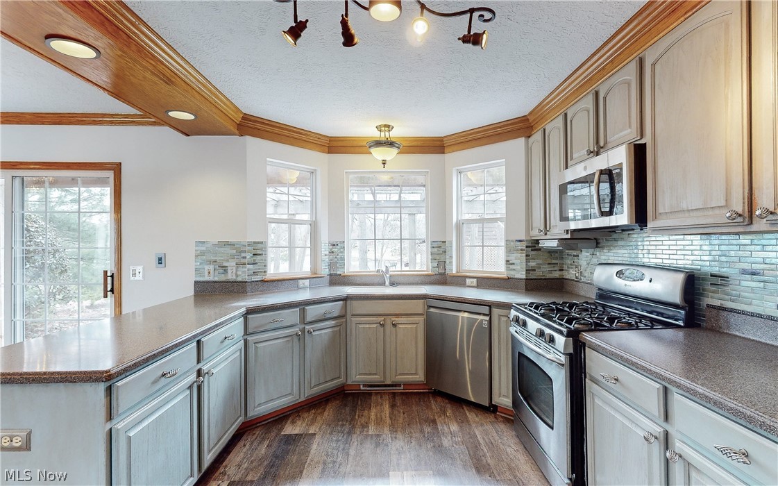 Larken Lakes - Residential