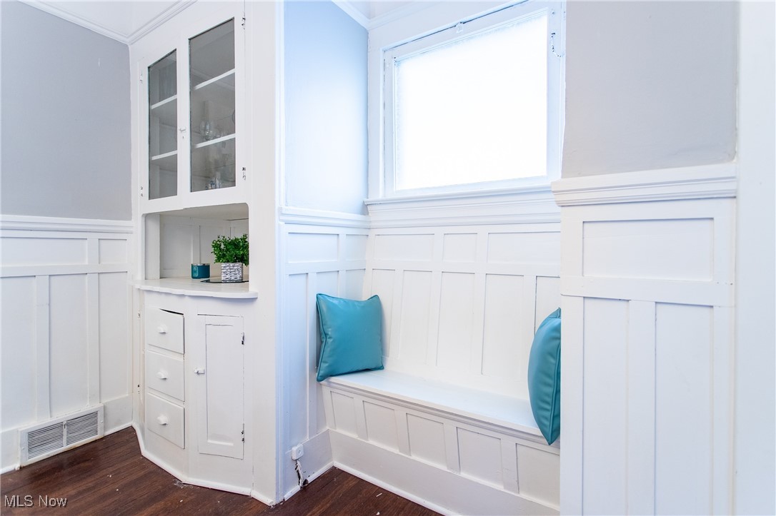 Cleveland, Ohio 44106, United States, 5 Bedrooms Bedrooms, ,2 BathroomsBathrooms,Residential,Active,99643