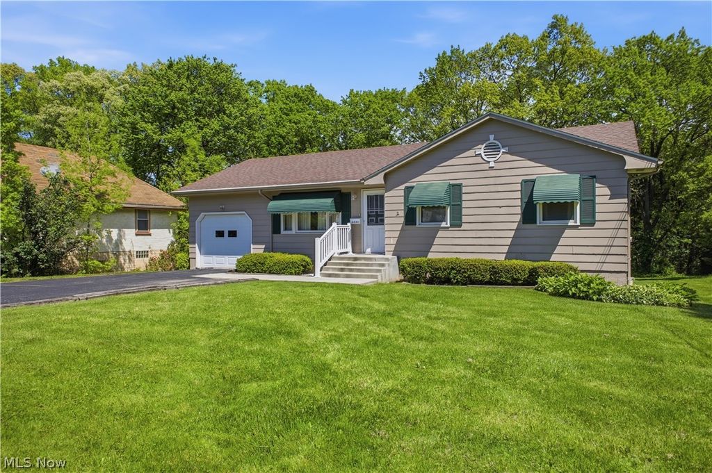 Photo of 3531 Shirley Road, Youngstown, OH 44502 (MLS # 5212455)