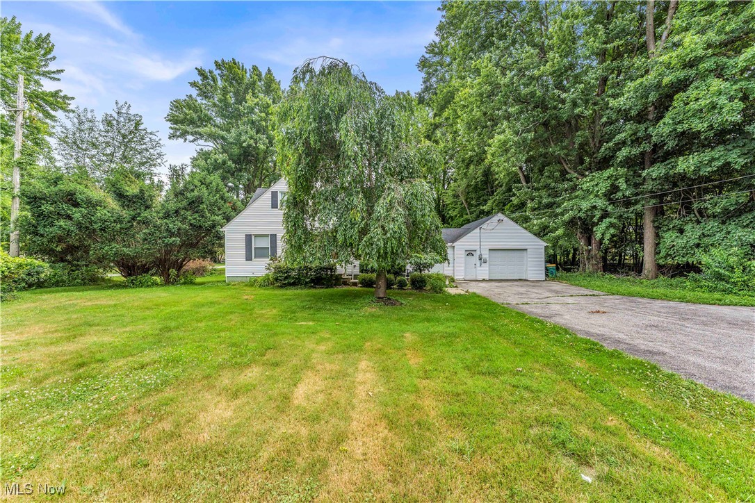 7500 Lake Shore Blvd, Mentor - Spacious 3 bed 2 bath single family home! //
$ 2500 rent / $ 2500 deposit //
$55 application fee per adult //
1-2 pets OK in this unit. After application pre-approval, a PetScreening is required for any animals to proceed with one of our properties; a PetScreening affidavit is still required if you have no pets. (Some breed restrictions apply per HUD guidelines). //
NO SMOKING //
1 time $199 non-refundable set up fee paid at lease signing //
$30/month required resident benefit package; can include personal property/liability insurance for an additional $5/month for $35/month total. //
After application Pre-Approval 1 applicant per household application is required to fill out a PetScreening application, before being about to proceed with placing a Reservation Fee for one of our properties. You will receive a pre-approval for your application and in order to proceed, the PetScreening is required. Even if you have NO pets - this application must be filled out. One time, non-refundable pet fee of $250-600 per animal applies to all pets & must be paid before or when you pay your first month rent. (No fee for qualified assistance animals). //
Our application is processed through secure site: Findigs, and they require ID and income verification. Without this, your application will not be processed. They offer 24/7 chat support on their application directly if you have any questions. //
BEDROOMS: 3 //
BATHROOMS: 2 //
APPLIANCES PROVIDED: Fridge, stove, microwave, and dishwasher //
UTILITIES / RESIDENT RESPONSIBILITY: Residents are responsible for all utilities including: water/sewer/trash, gas & electric and are responsible to maintain lawn care maintenance & snow removal. //
Serious inquiries only.