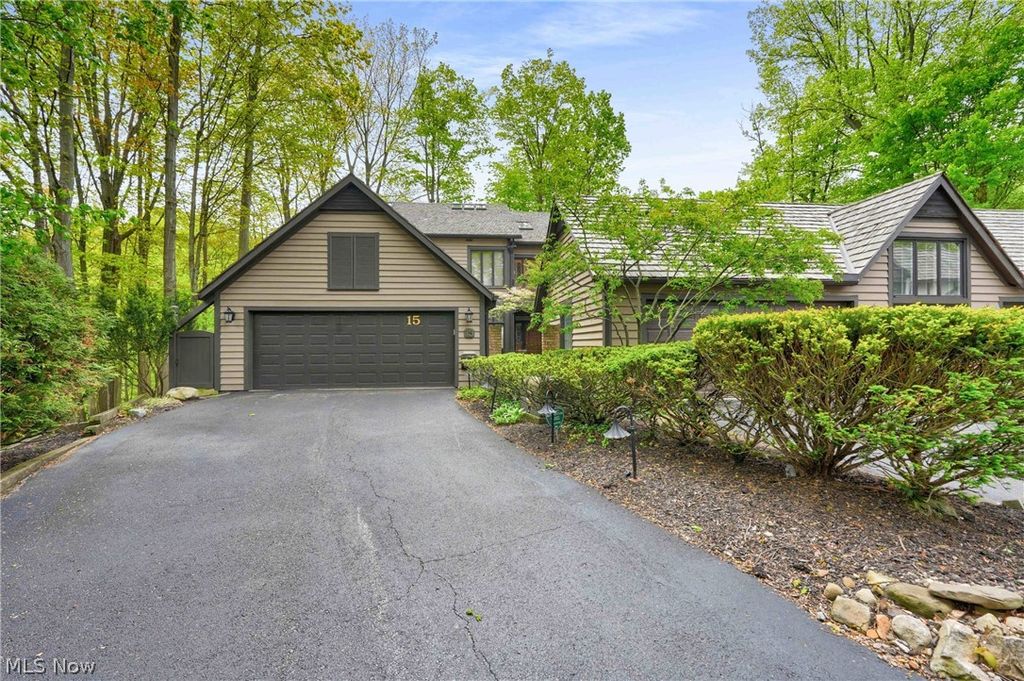 Photo of 15 Hidden Valley VLY, Rocky River, OH 44116 (MLS # 5210224)