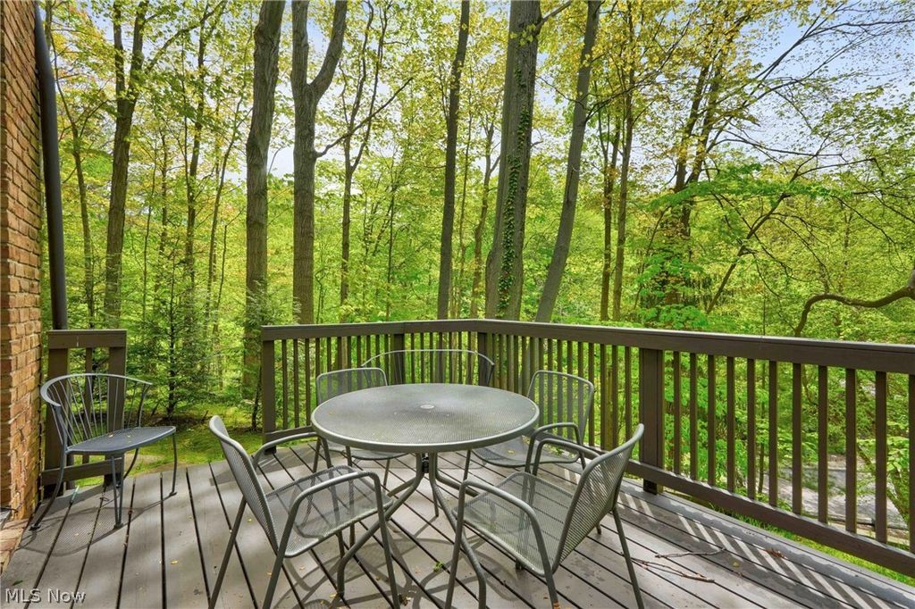Photo of 15 Hidden Valley VLY, Rocky River, OH 44116 (MLS # 5210224)