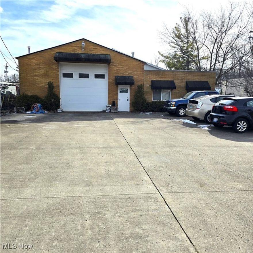 Rare, excellent opportunity for a prime Middleburg Hts. Commercial building! Almost 5500 square feet! Large 67 x 50 addition was built in 2009. Has 14 foot ceilings and 12 x 12 doors. Block construction! Building has office, store room, workshop, two big work areas, bathrooms for the office and a separate bathroom for the shop area. Lot size is 100 x 250. Three 12 x 12 garage doors, 20 x 14 office, 19 x 16 workshop, 40 x 30 bay work area, 14 x 10 walk-in storage and 50 x 107 outside dimensions. Close to Rte. 237, I71, I480, Turnpike and airport!