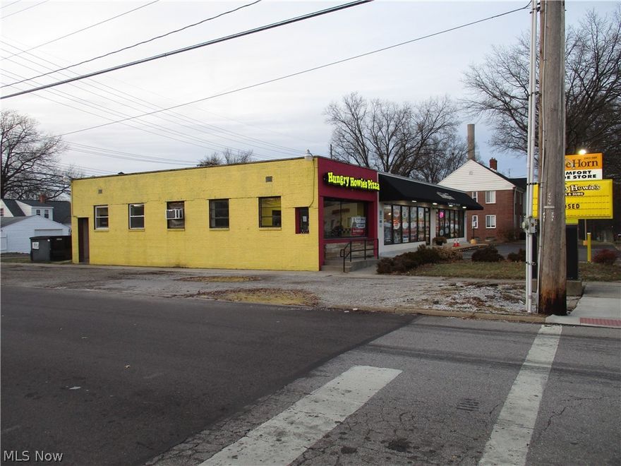 Former HUNGRY HOWIE'S PIZZA... All equipment can stay... Full Basement...