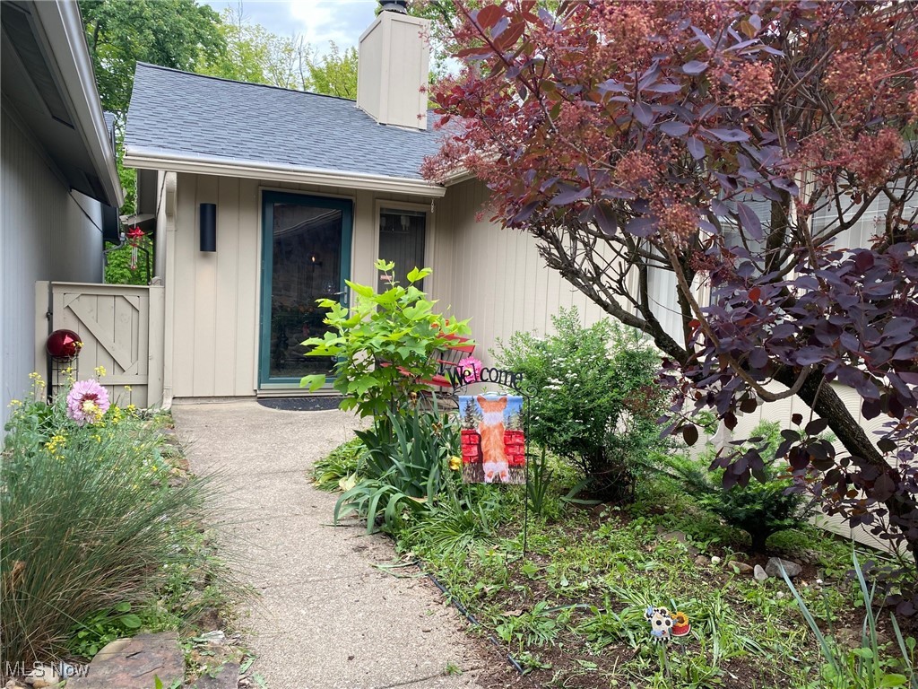 17172 Valley Creek Drive, Strongsville, Ohio image 2