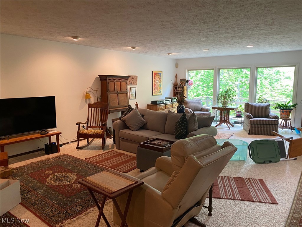 17172 Valley Creek Drive, Strongsville, Ohio image 7