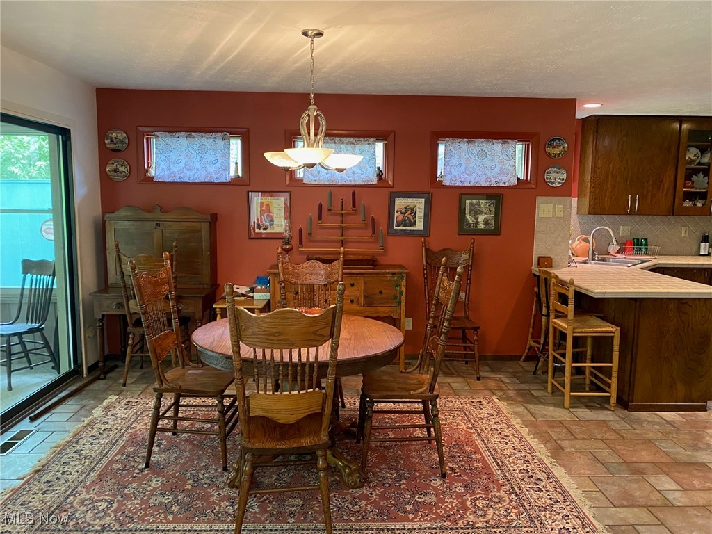 17172 Valley Creek Drive, Strongsville, Ohio image 6