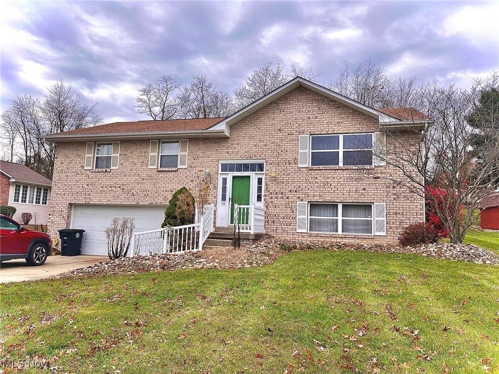 Photo of 512 Pine Valley Drive, Steubenville, OH 43952 (MLS # 5184712)
