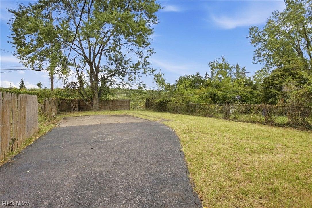 892 E 139th Street