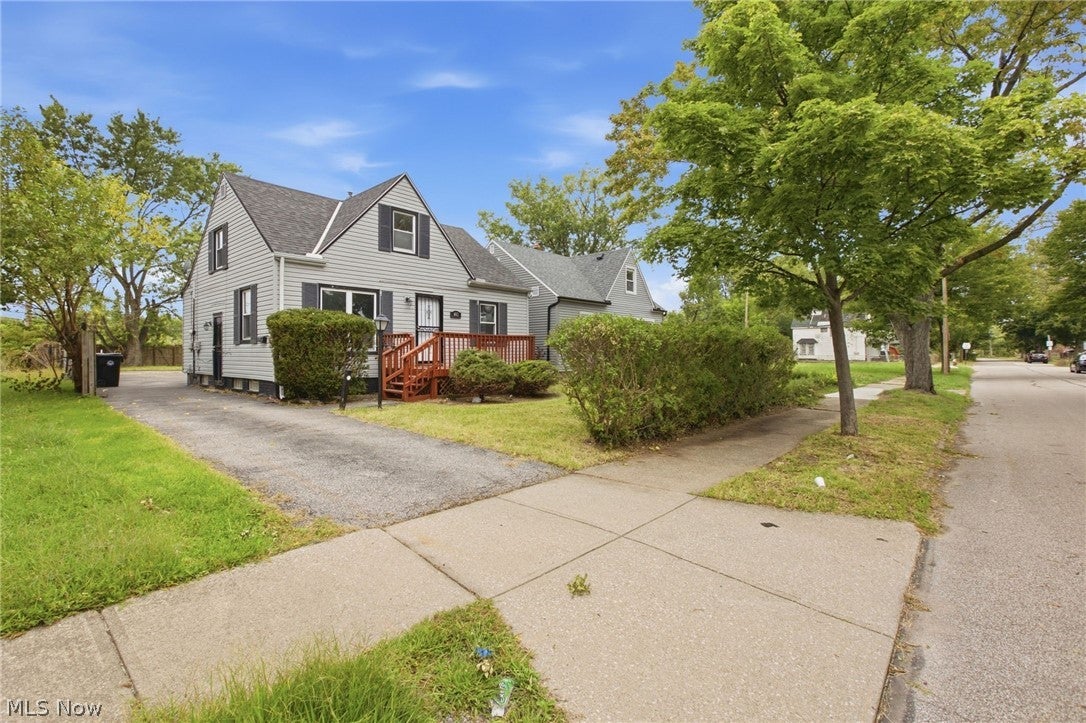 892 E 139th Street