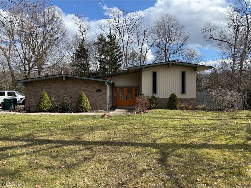 This is an ONLINE ONLY foreclosure sale. There are NO SHOWINGS. Deposit due by wire transfer within 48 upon conclusion . Cash deal; funding must take place within 30 days of confirmation of sale. 5% Buyer’s Premium shall apply. Subject to postponement and cancellation. Full terms and conditions at online registration.