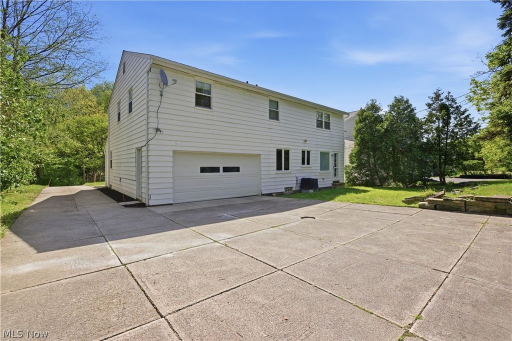 Photo of 2056 Laurel Hill Drive, South Euclid, OH 44121 (MLS # 5211582)