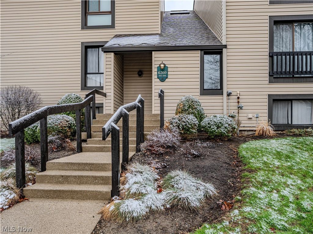 Photo of 6260 Greenwood Pkwy Parkway #101, Sagamore Hills, OH 44067 (MLS # 5195961)