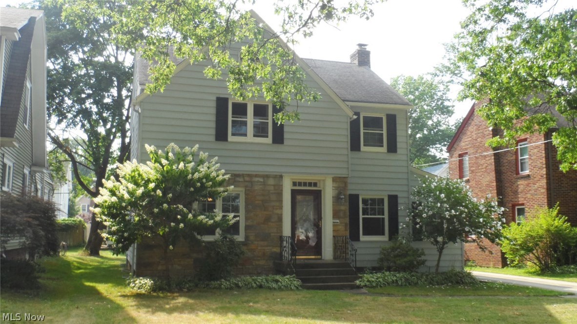 DON'T MISS OUT ON THIS CHARMING 3 BEDRM/1.5 BATH COLONIAL ON BEAUTIFUL TREE LINED STREET. ENTER YOUR HOME TO THE SPACIOUS LIVING AREA WITH FIREPLACE AND CROWN MOLDING AND WOOD FLOORS WHICH FLOW THROUGH MOST OF THE HOME. DINING RM ALSO FEATURES CROWN MOLDING AND XTRA ROOM CURRENTLY AS AN OFFICE OR COULD BE PLAY/READING ROOM. KITCHEN OFFERS APPPLIANCES WITH LARGER STOVE WITH OVERHEAD FAN/LIGHT AND XTRA 6X6 ROOM FOR EAT-IN AREA. 1ST FLOOR HALF BATH. ALL BEDROOMS HAVE CEILING FANS & WOOD FLOORS. STAIRS LEAD TO ATTIC FOR PLENTY OF STORAGE SPACE OR POSSIBLE XTRA LIVING SPACE. MOST ROOMS FEATURE TOP DOWN/BOTTUM UP BLINDS. HOME WARRANTY INCLUDED. CLOSE TO HIGHWAY, SHOPPING & ENTERTAINMENT.