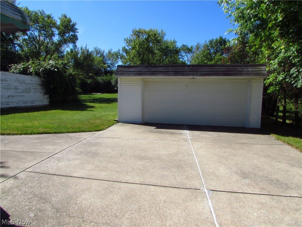 Photo of 20732 APPLEGATE Road, Maple Heights, OH 44137 (MLS # 5194117)