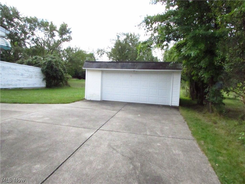 Photo of 20732 APPLEGATE Road, Maple Heights, OH 44137 (MLS # 5194117)