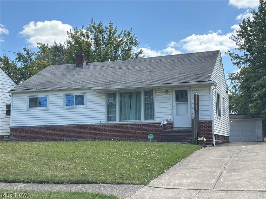 Photo of 20732 APPLEGATE Road, Maple Heights, OH 44137 (MLS # 5194117)