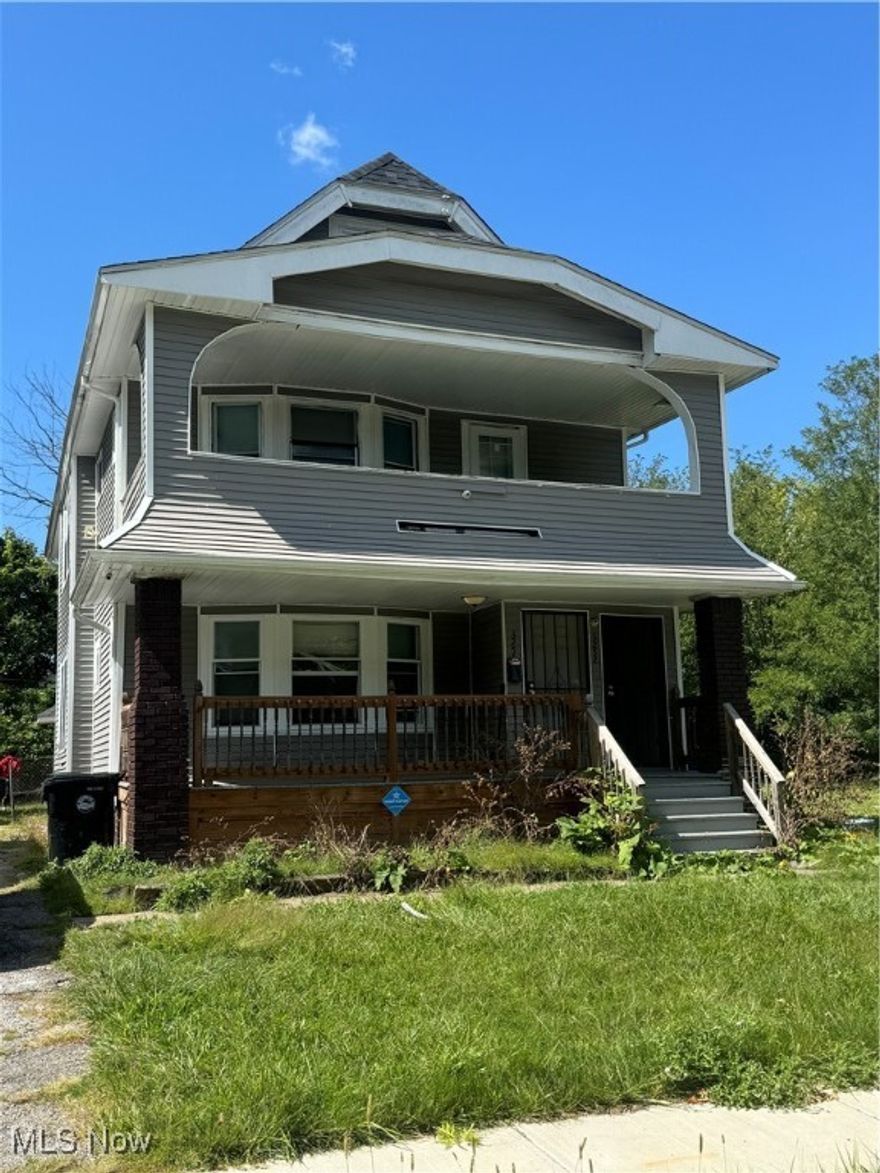 $795 Plus Utilities! Come check out this beautiful 2-bed 1-bath unit located off of Kinsman. This property comes with both a front and back porch, a renovated kitchen, and a bathroom. This unit is FIRST COME FIRST SERCVE. NO PETS, housing application must be completed.

Please reach out with any questions!