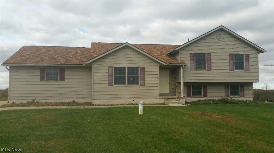 If you are looking for a home with a quiet setting that needs your finishing touch then you'll want to take a look at this home!  This three bedroom split level sits on over five acres with features that include three full baths, an attached two car garage, and over 2000 square feet of living space.  This is a Fannie Mae HomePath Property.