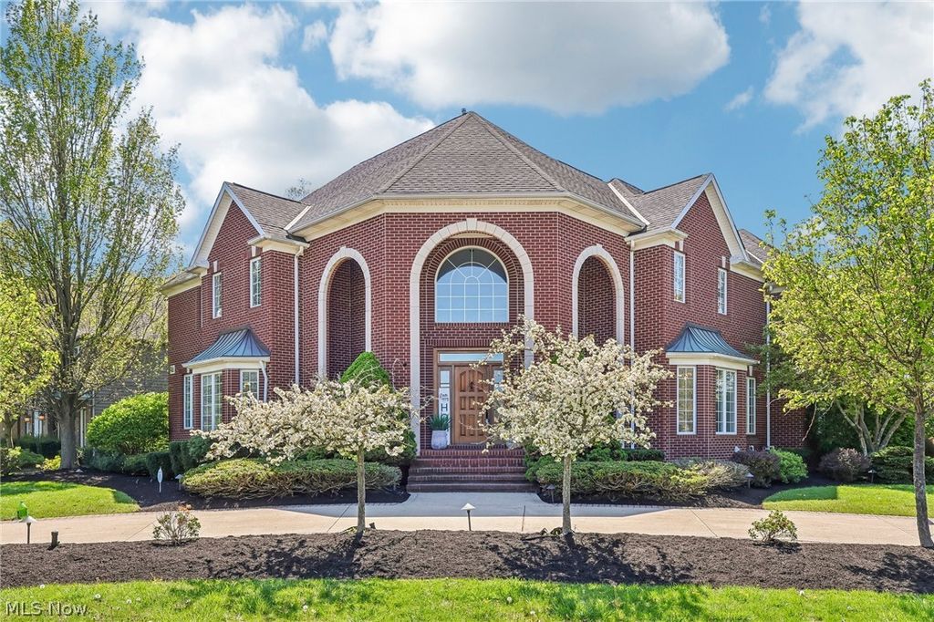 Photo of 1400 Cobblestone Way, Westlake, OH 44145 (MLS # 5204690)