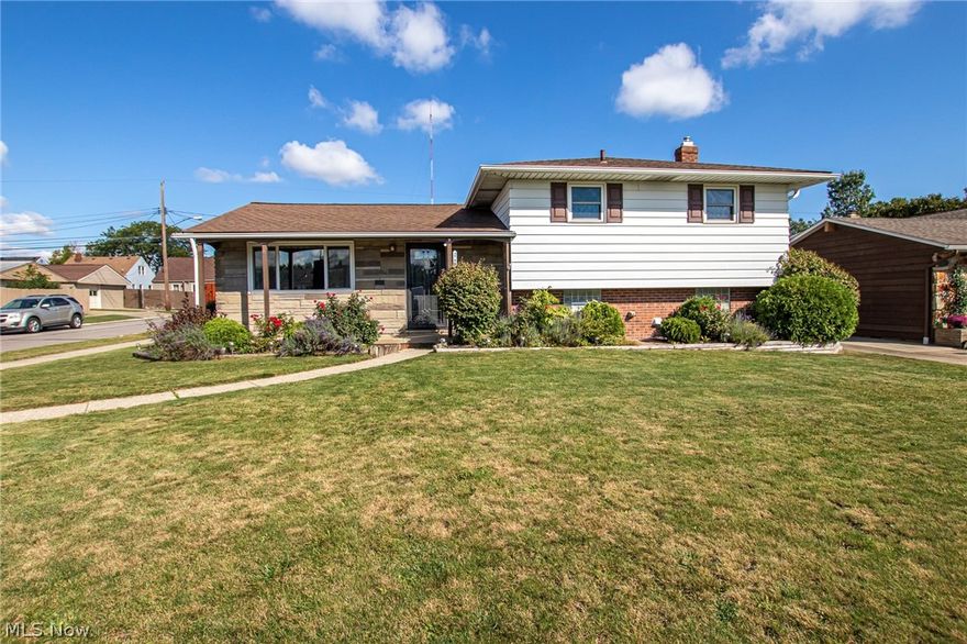 Welcome to 2780 Hetzel, where you’ll find sharp curb appeal, backyard privacy, and lots of potential. Featuring 2 full bathrooms and 2 large living spaces, this home provides the opportunity to spread out! Three bedrooms upstairs all have ceiling fans and hardwood floors underneath the carpet. The newer deck provides a beautiful place to relax and enjoy the full fenced back yard. Make this one yours today! Updates include: hot water tank (2021), carpet (2016), lower level shower stall (2012), roof and electrical box (2008), A/C and furnace (2008), slider, windows, deck (2006). Great location!