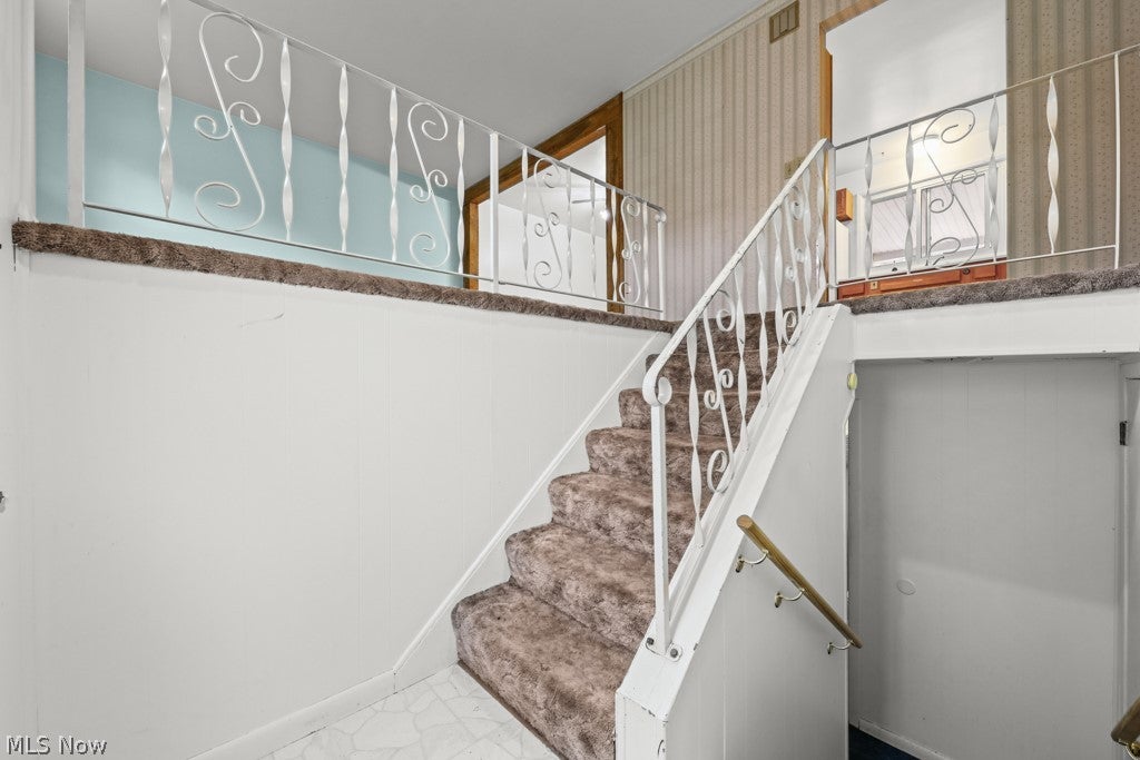 1242 Frost Road