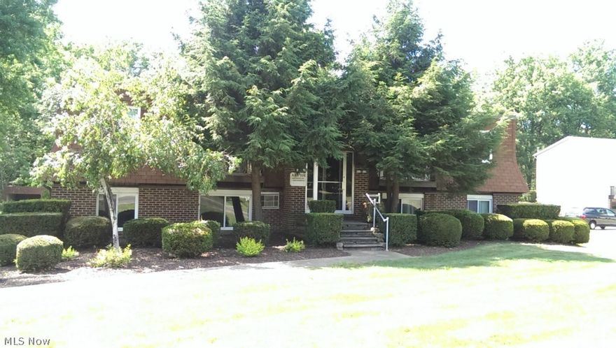 Act fast, this fantastic 2 bedroom apartment will not last long. Nice size rooms, fabulous location and so much to offer for only $600 per month! Great updated kitchen! Laundry on site, covered garage parking space with storage provided as well! Bright and sunny apartment with so much to offer! 

No pets, please! No section 8 or other voucher programs. 

All tenants must apply and be approved, cost is $35 per adult.