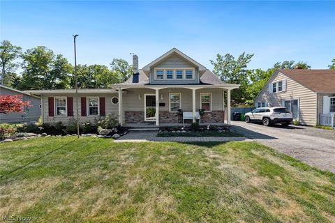 Single Family Residence in Avon Lake OH 202 Lakewood Drive.jpg