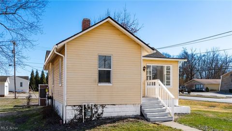 Photo of 2410 Marion Avenue, Zanesville, OH 43701 (MLS # 5190363)