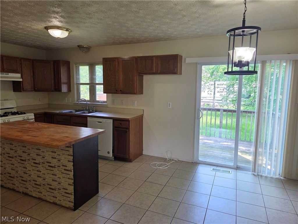 Photo of 4852 Shadow Oak Drive, Youngstown, OH 44515 (MLS # 5215284)