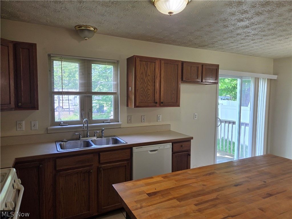 Photo of 4852 Shadow Oak Drive, Youngstown, OH 44515 (MLS # 5215284)