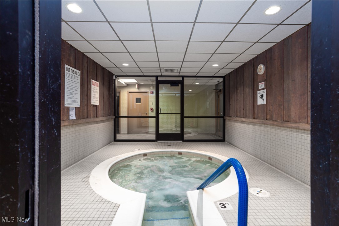 12550 Lake Avenue #1305, Lakewood, Ohio image 32