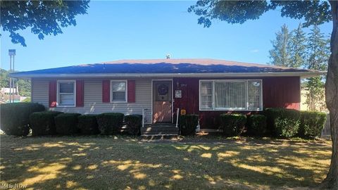 Photo of 2312 Eastmoor Dr, Cambridge, OH 43725 (MLS # 5191875)