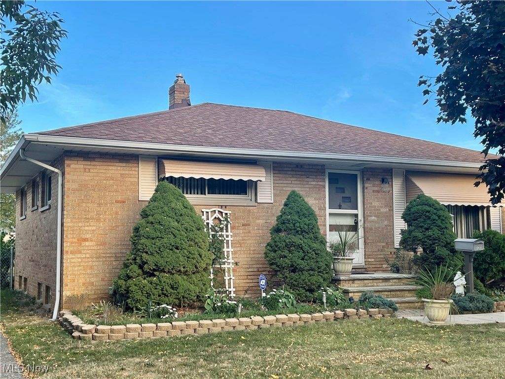 Photo of 835 Pendley Road, Willowick, OH 44095 (MLS # 5166065)