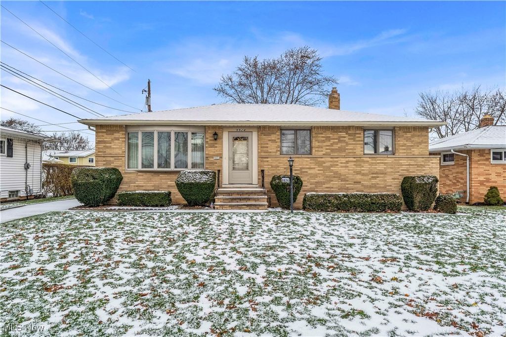 Photo of 9924 Valley Forge Drive, Parma Heights, OH 44130 (MLS # 5175371)