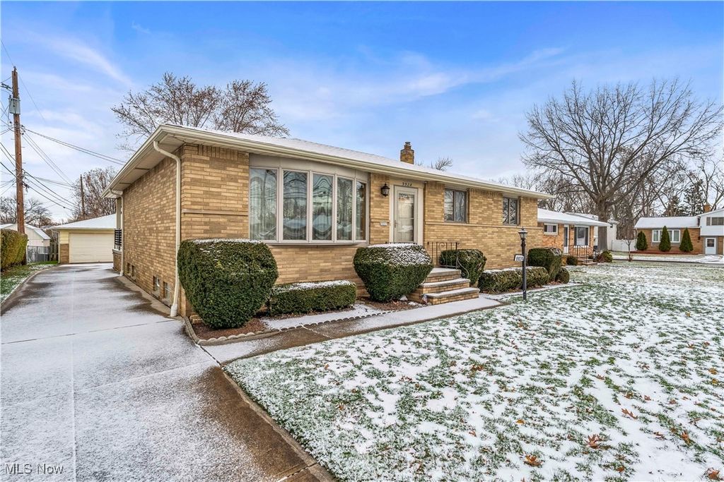 Photo of 9924 Valley Forge Drive, Parma Heights, OH 44130 (MLS # 5175371)