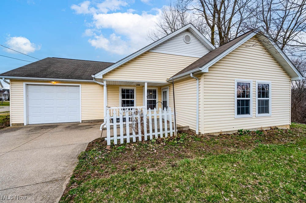 1305 Elmside Street, Alliance, Ohio image 1