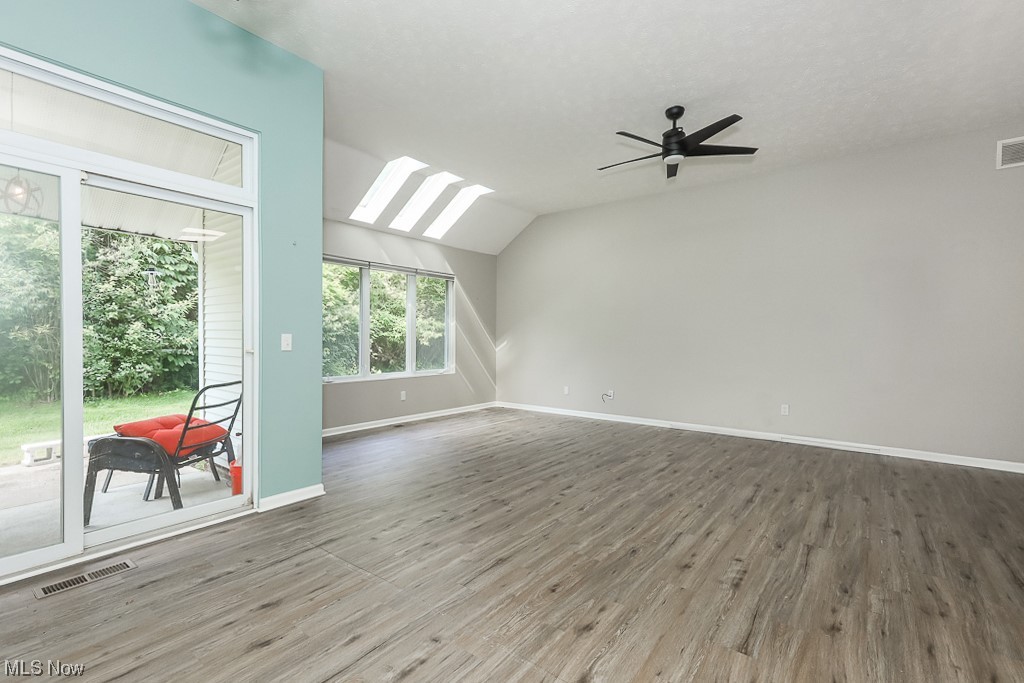 Homes/Emerald Rdg Condo Ph #1 - Residential