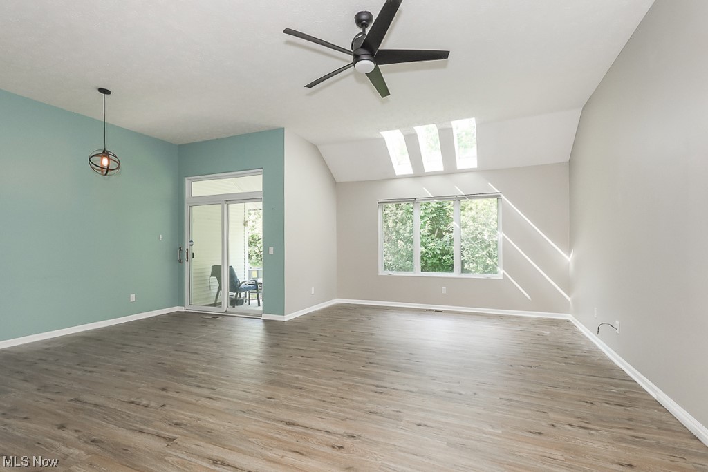 Homes/Emerald Rdg Condo Ph #1 - Residential