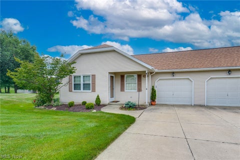 Photo of 332 W Heatherwood Drive, Barberton, OH 44203 (MLS # 5239814)